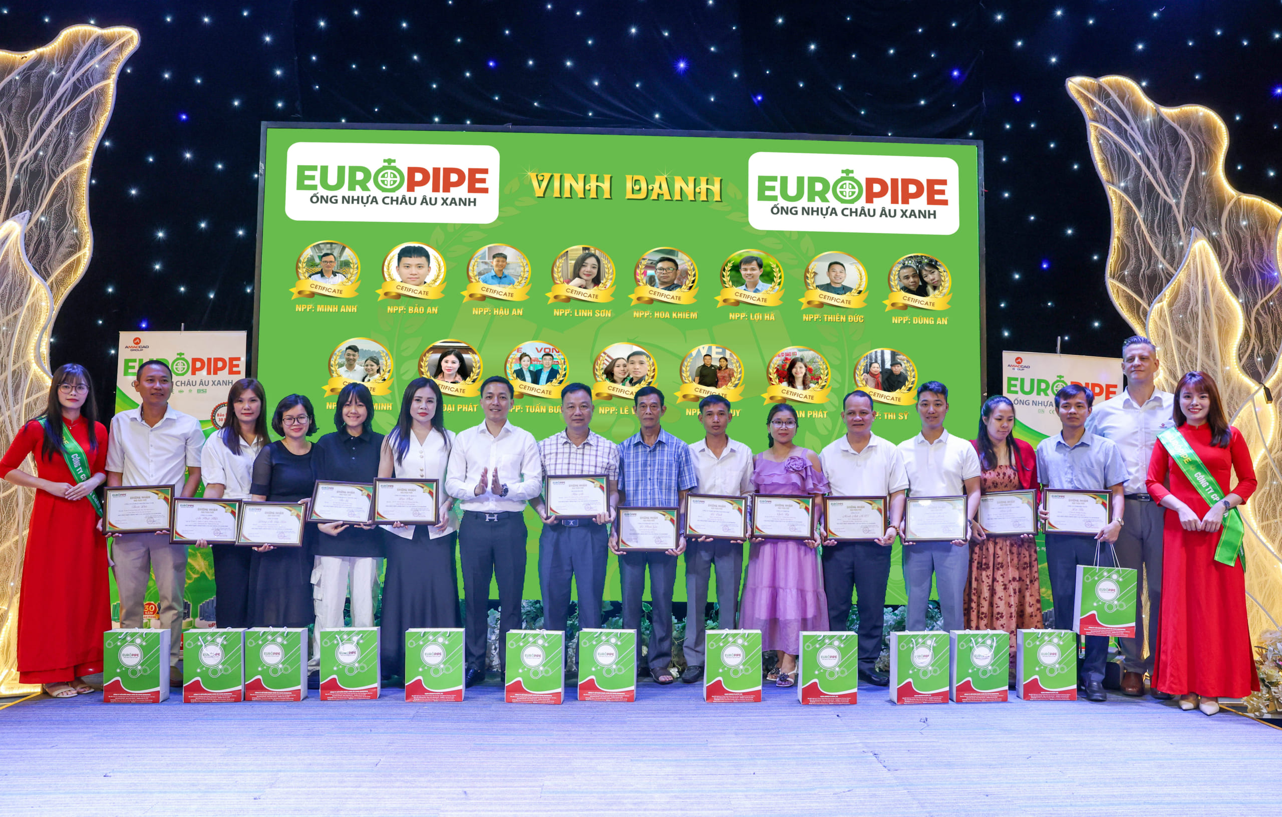 EUROPIPE vinh danh các nhà phân phối và đại lý đã không ngừng nỗ lực đưa sản phẩm đến gần hơn với khách hàng, đóng góp quan trọng vào sự phát triển chung của toàn hệ thống.