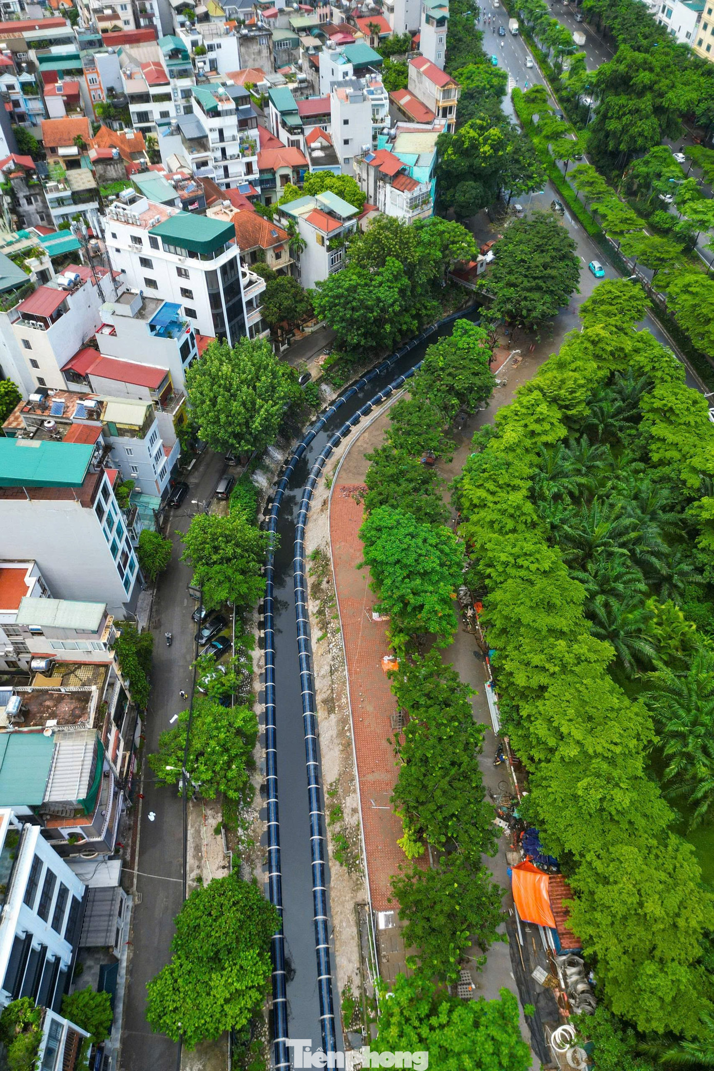 Kế hoạch gồm các hạng mục nạo vét lòng sông, cải tạo 2 bên bờ, xây đập dâng và lấy nước từ sông Hồng thông qua hồ Tây về bổ cập cho sông Tô Lịch.